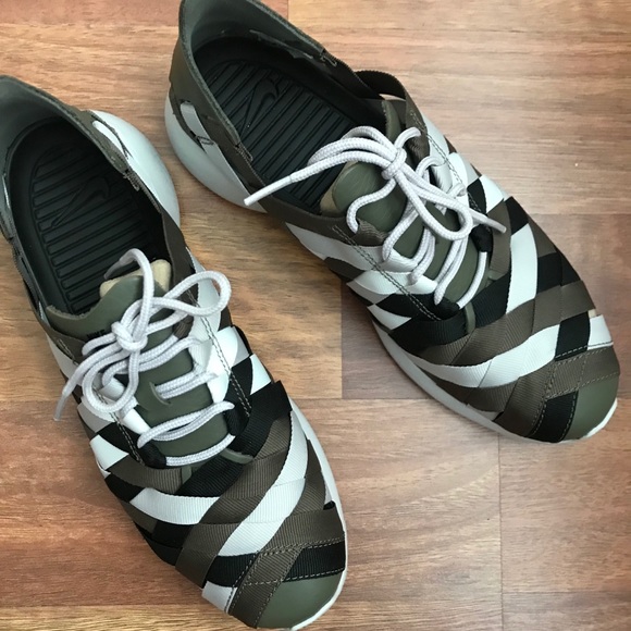 Nike Shoes - NIKE Rosherun Woven 👟